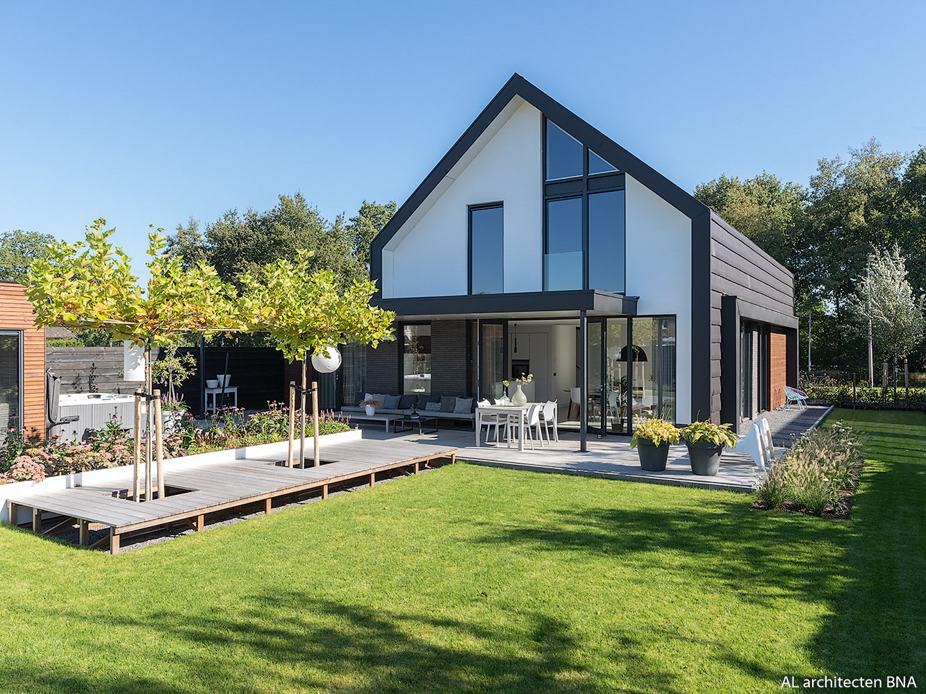 Nieuwbouw hedendaagse schuurwoning in Almelo