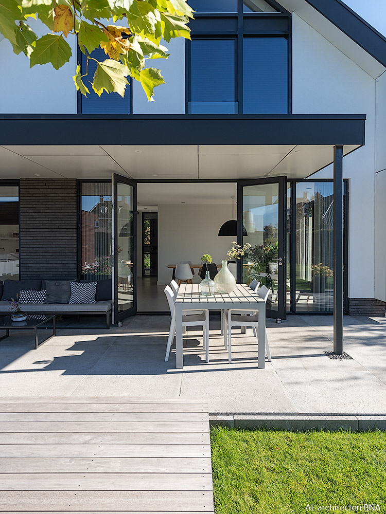 Nieuwbouw hedendaagse schuurwoning in Almelo